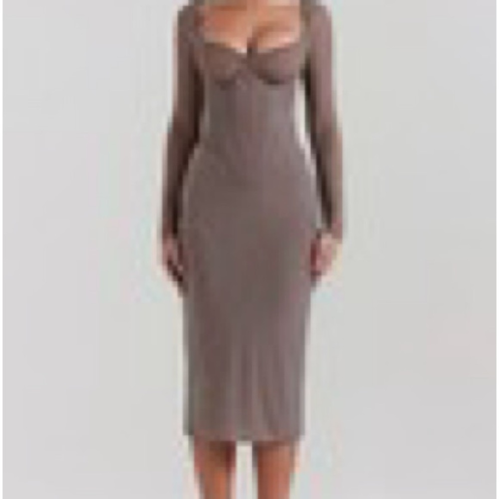 Elegant Brown Long Sleeve Dress new without tag small defect at the back